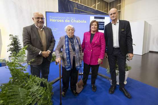 El Cabildo ratifica su compromiso de preservar la Memoria Histórica en la presentación del libro 'Héroes de chabola'/TA.
